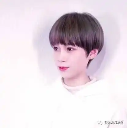 春天流行"锅盖头"