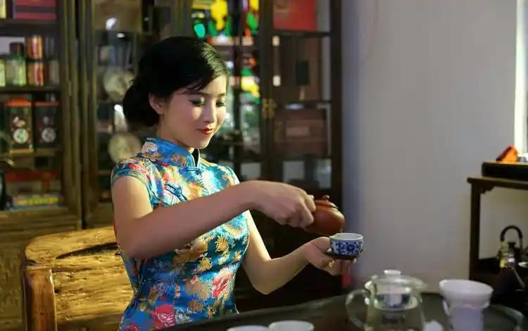 品茶女郎 - 纳兰容若 - 纳兰容若