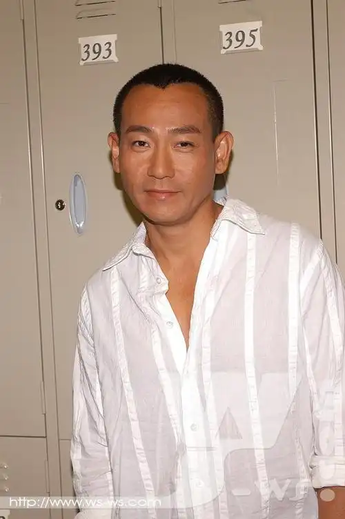 1965年9月4日出生于中国香港,祖籍广东省海丰县,中国香港男演员,歌手