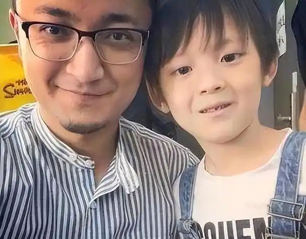 回顾尼格买提30岁娶帕夏古丽结婚9年没有生子今已不在一起