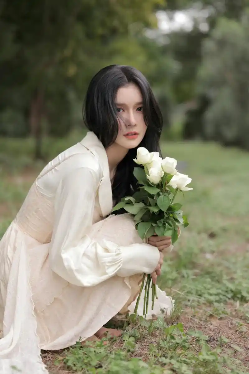 蔡卓宜浪漫气息,犹如诗中柔情.