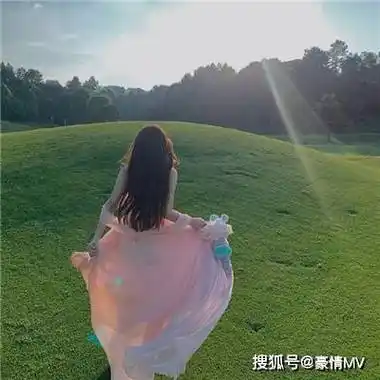 2024女生背影头像干净有气质_好看的女生背影头像图片