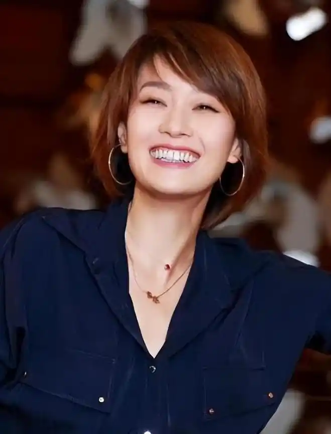 看了马伊琍大女儿的近照,才知道她当年为啥非要抢两孩子的抚养权