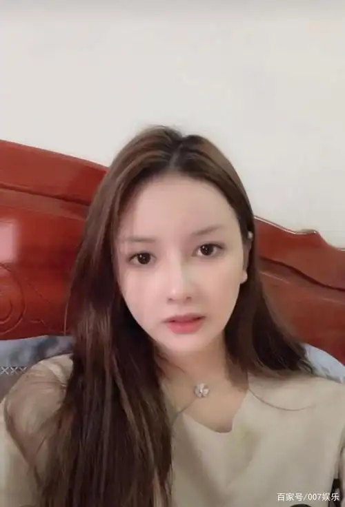 许华升带女朋友吴静婷回广西老家,女友素颜下还开直播