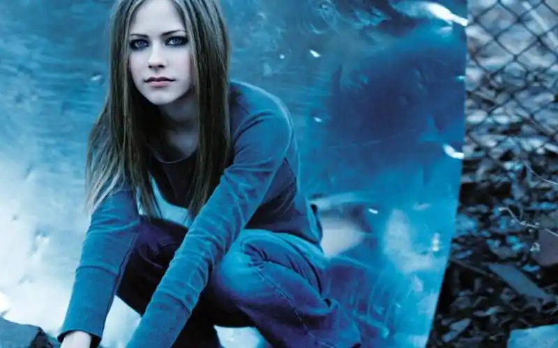 欧美美女艾薇儿高清桌面壁纸-欧美明星-壁纸下载-美桌网