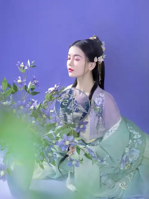 春日新品惊落仙子舞凡尘古风艺术照