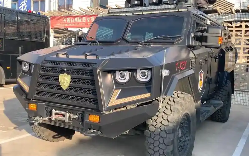 正义使者-swat特警暴龙装甲防爆车