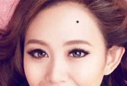 额头长痣有什么含义_女人