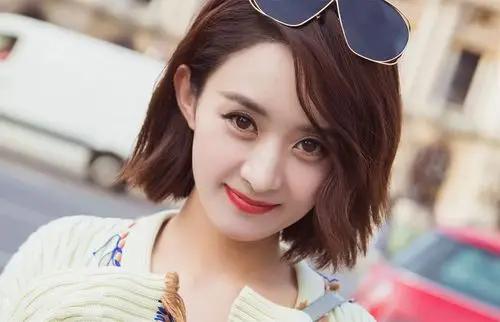 在娱乐圈,有一种微笑叫做赵丽颖,没有大牌的架子,笑起来真实不做作