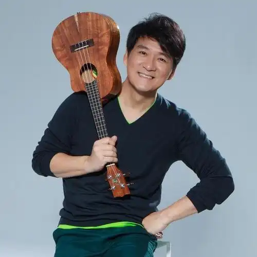 周华健29岁混血儿子近照曝光,模样老成输给58岁父亲