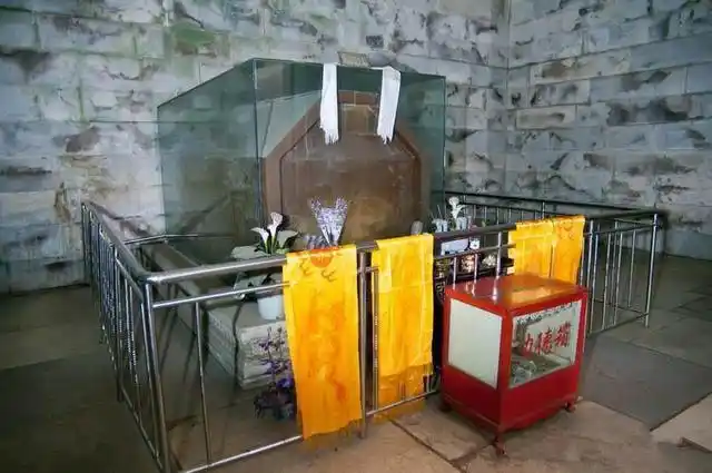 慈禧陵墓被盗,1983年专家第一次开棺,随即紧急叫停退出地宫