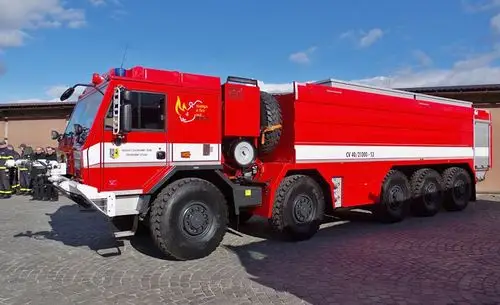 捷克最大水罐消防车 太脱拉两款特种消防车交付使用