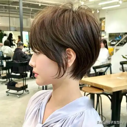 现在最流行的女生头发(最火的女生头发造型介绍)(图7)