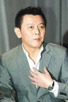 他是师奶杀手却臭名昭著,吴倩莲和他分手,娶嫩妻难改家暴终离婚