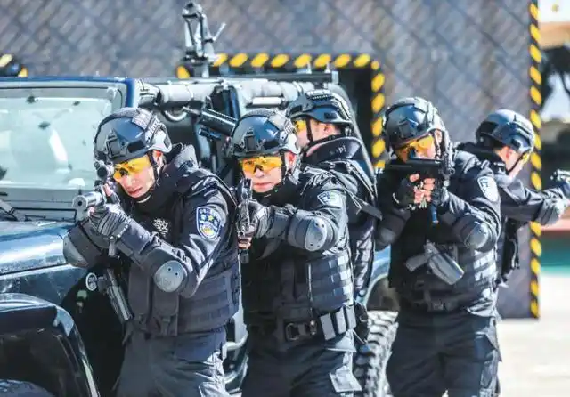 110警察节|科技 人力,他们守"沪"平安