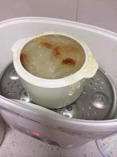 妈妈炖的枸杞燕窝好滋补!