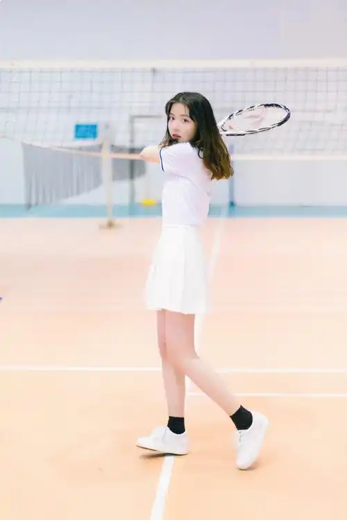 网球少女白色运动服大胆诱惑写真