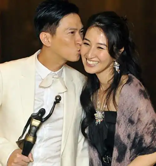 昔日的视后见证今日的影帝, 关咏荷 开心的分享了一句: 老公是我的