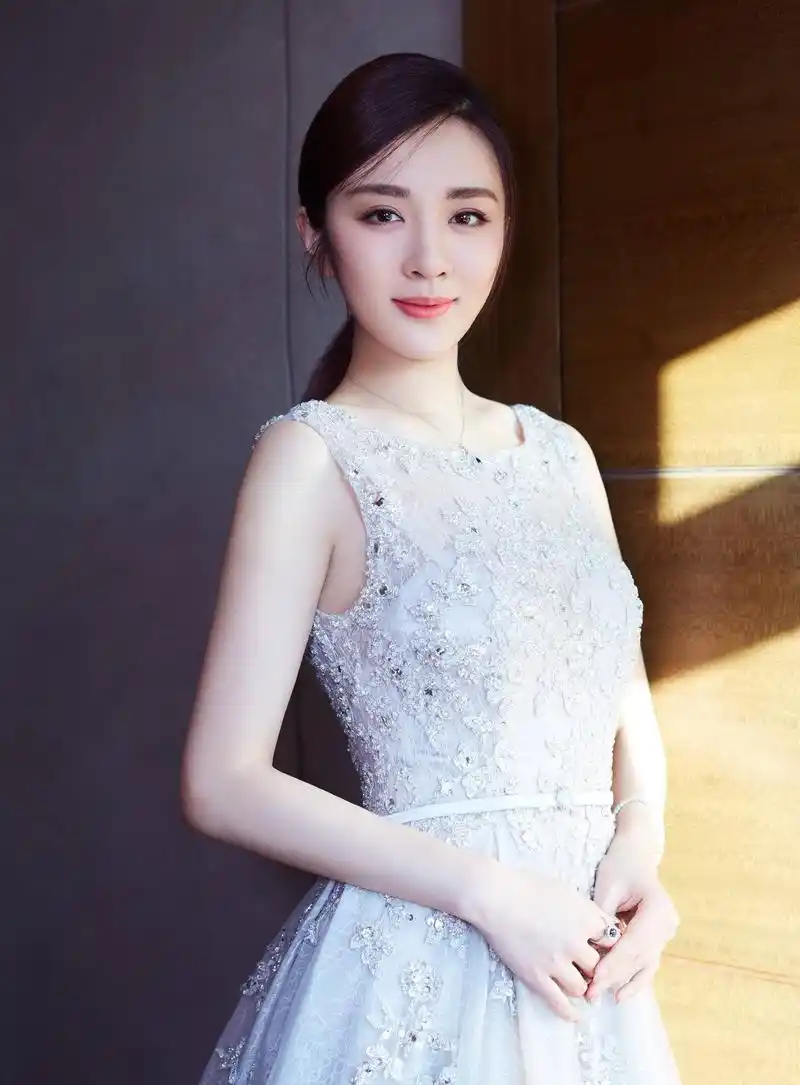 性感女神王晓晨,盛世容颜,身姿卓越