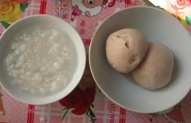 最后一家的晚餐,只有馒头和大米粥!