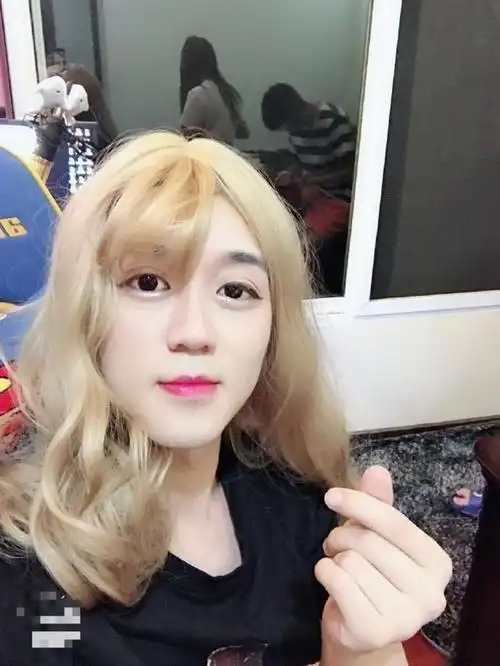 女装大佬蛋蛋做客《鱼乐那点事》, 今晚斗鱼不见不散