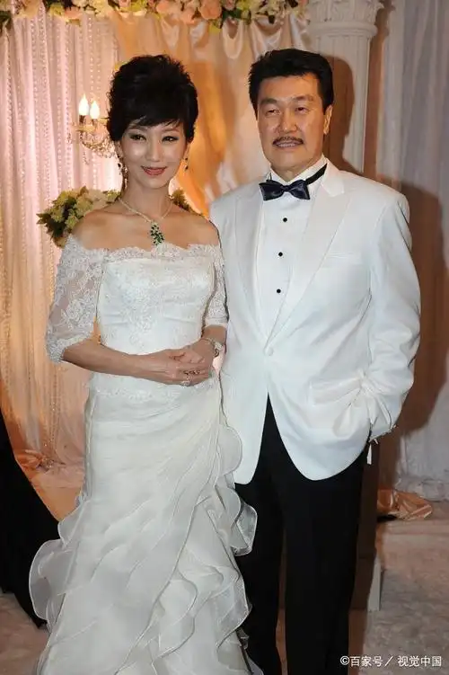 娶赵雅芝36年零绯闻黄锦燊曝婚前多女友