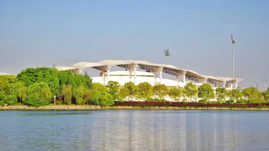 南昌大学校园内有哪些地标性建筑?