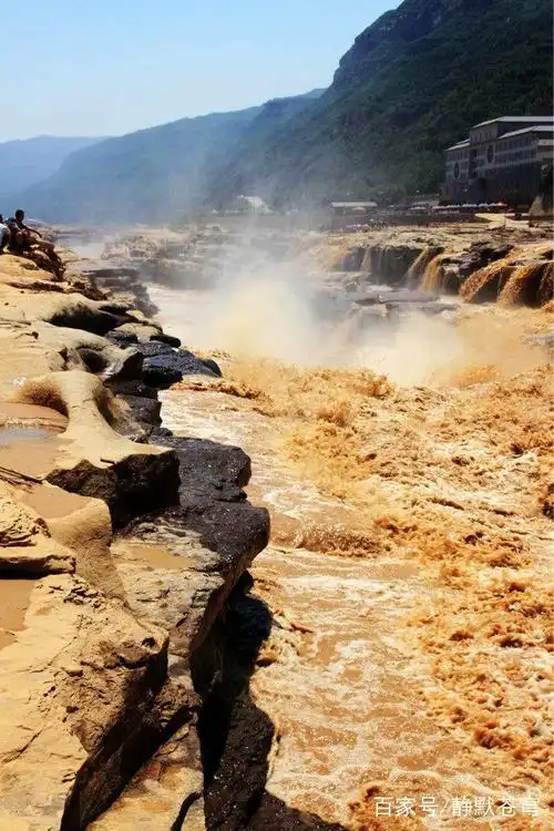 壶口瀑布,被印在50元人民币的背面,为每一个中国人所熟识.