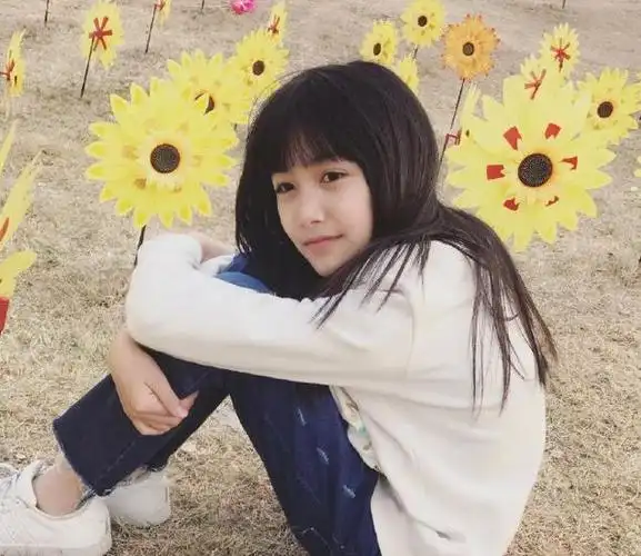 10岁小童星,曾演赵丽颖小时候,如今早熟不被认可!_手机搜狐网