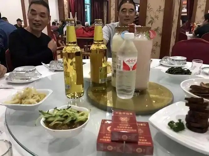 萧山姑娘嫁到诸暨,婚宴仅800一桌,每桌3包18元的香烟,却让很多人点赞!