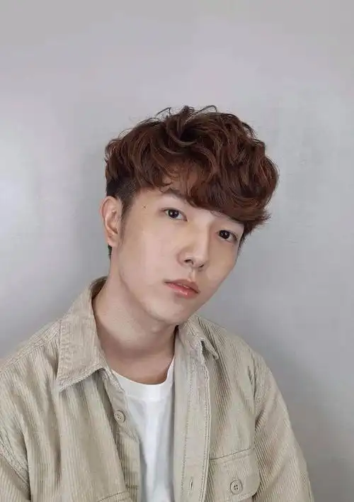 怎么卷才有型男生发型要好看意想不到的关键元素就是