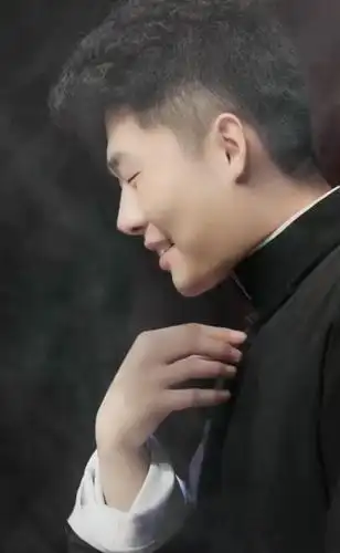 相声演员周九良小先生