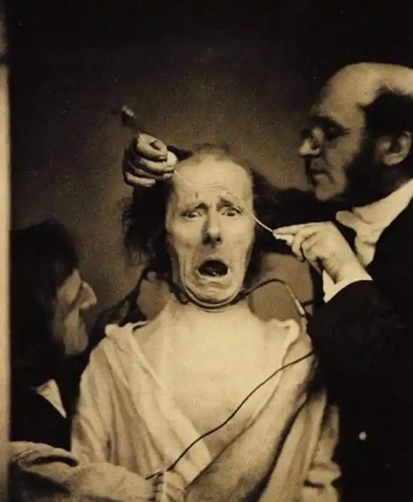 老照片中令人毛骨悚然的瞬间,细思极恐,最后一张最辣眼睛