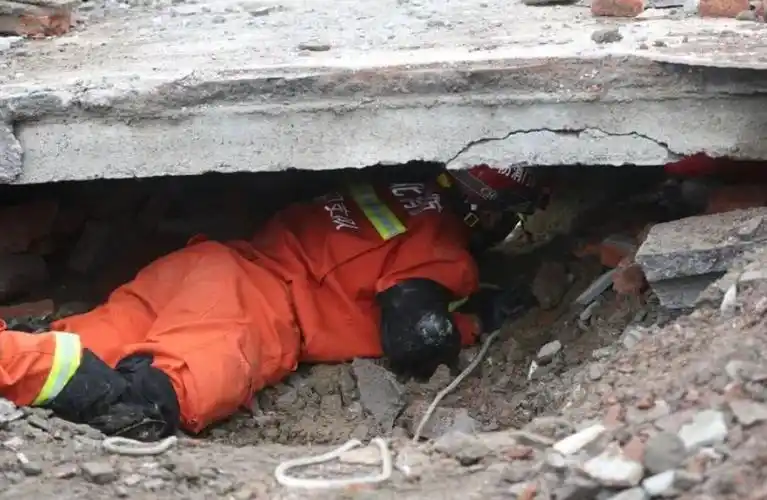 发生地震时,住哪层更安全?高楼层会比低楼层危险吗?