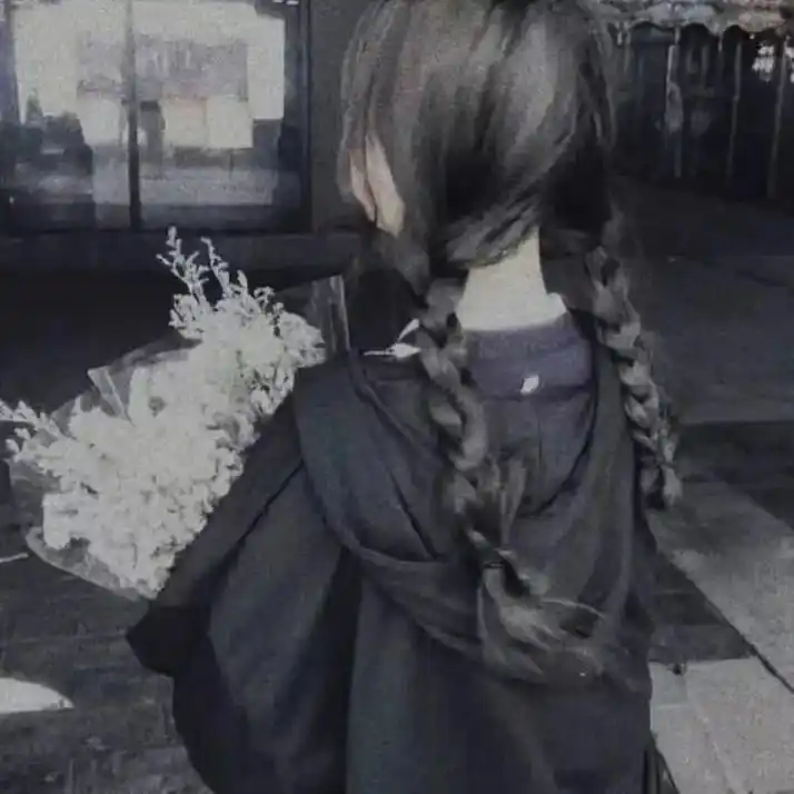 冷淡到极致的头像小女生