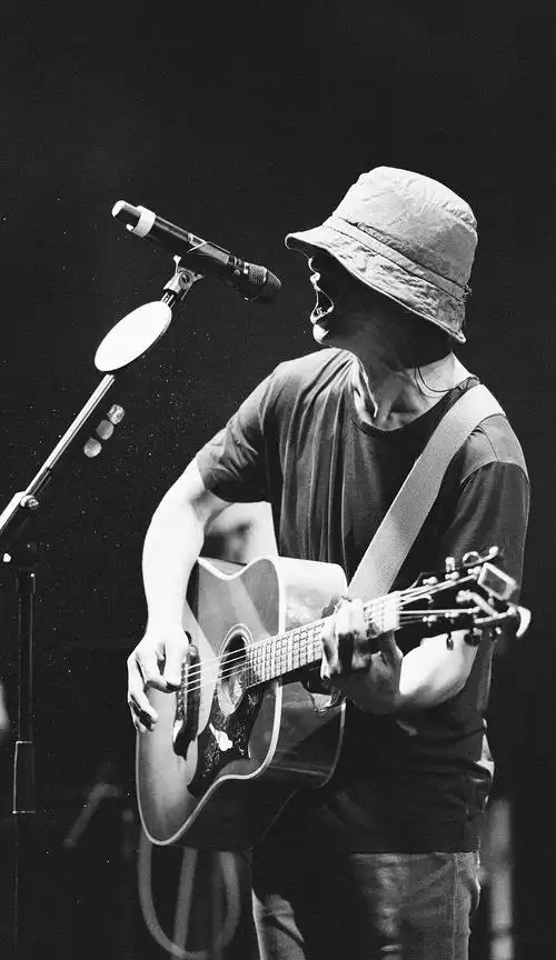 在中国近代摇滚乐发展轨迹当中,给人留下深刻印象的李志之作品精选