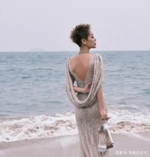 12位女星的背:杨紫后背肉多,许晴,殷桃线条流畅