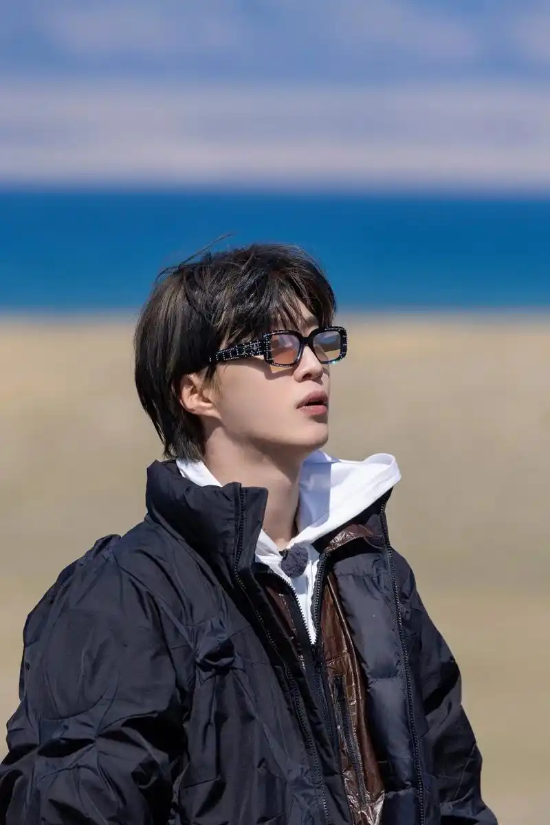 范丞丞壁纸 丞丞的照片真的每一张都是帅到可以当壁纸的程度!好爱