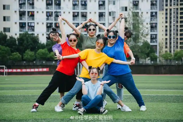 川职院小姐姐的毕业照那些年你拍过的沙雕毕业照毕业照姿势都在这儿