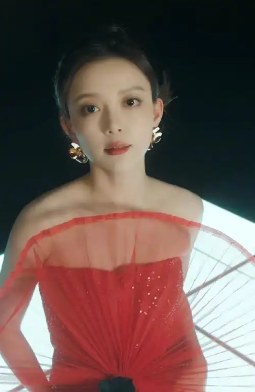 汪小敏黑裙羽扇美人##汪小敏颜值