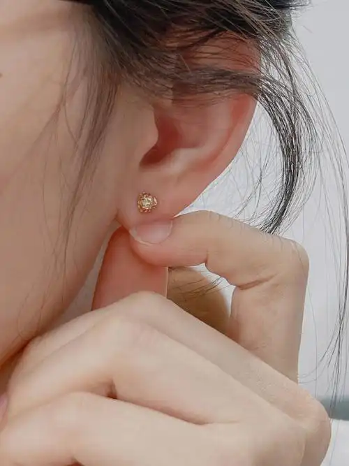 安利养耳必备金色小耳钉从此耳洞真的好了