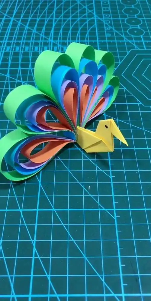 手工制作#折纸开屏孔雀,不要偷懒认真学,你一定会学会的