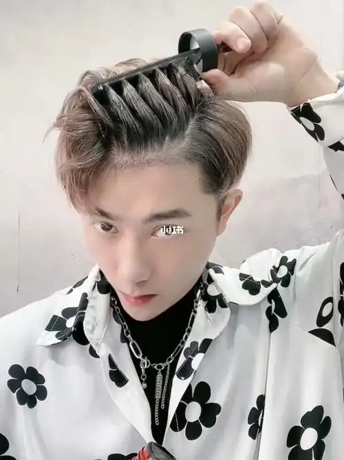 痞帅二八分发型教学