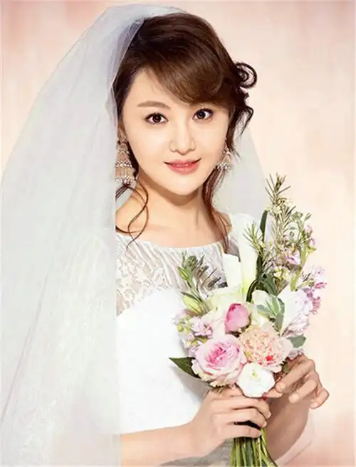 古力娜扎婚纱照发型pk郑爽_结婚攻略_武汉得意结婚网