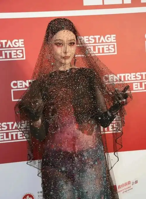 范冰冰暗黑造型太哇塞!穿透视装腿长腰细,身材很绝!