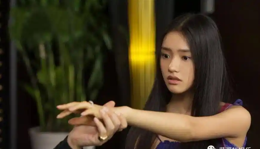 林允疑似引导粉丝网暴素人,事情发酵后,早年校园暴力事件被翻出_网友