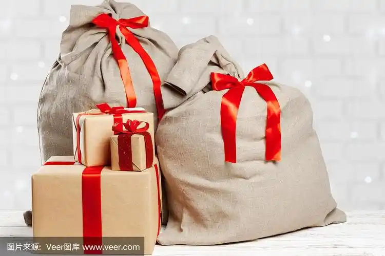 装满礼物的圣诞袋
