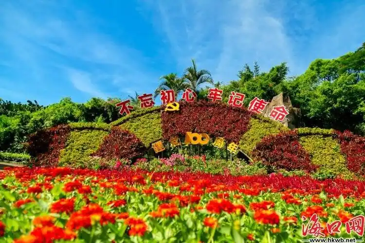 红色风景扮靓海口街头庆祝建党100周年氛围浓