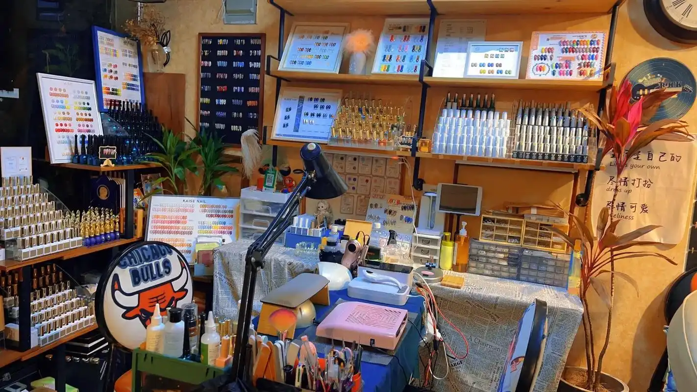 一个人的美甲工作室