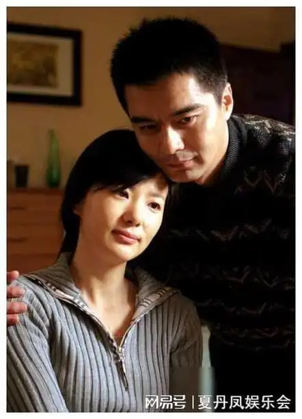 许亚军和张晞的生活,虽然看似幸福美满,却隐藏着无法言说的矛盾和隔阂